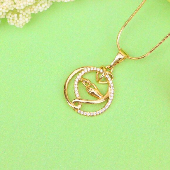 "Graceful Hand & Heart Rose Gold Pendant – Sparkling Circle Design, XPPT1554 - Picture 12 of 13